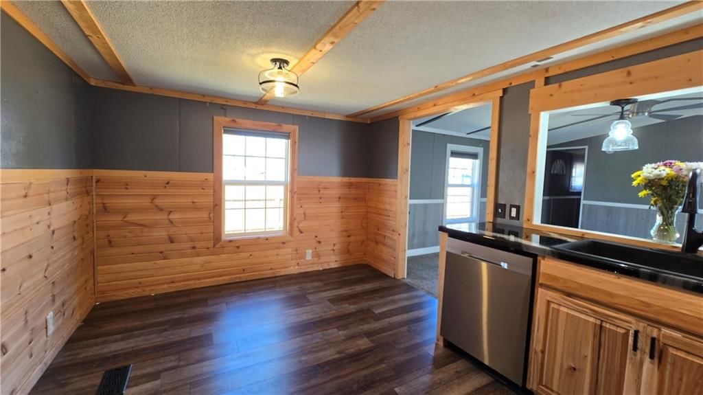 623 Commercial Street — photo 8