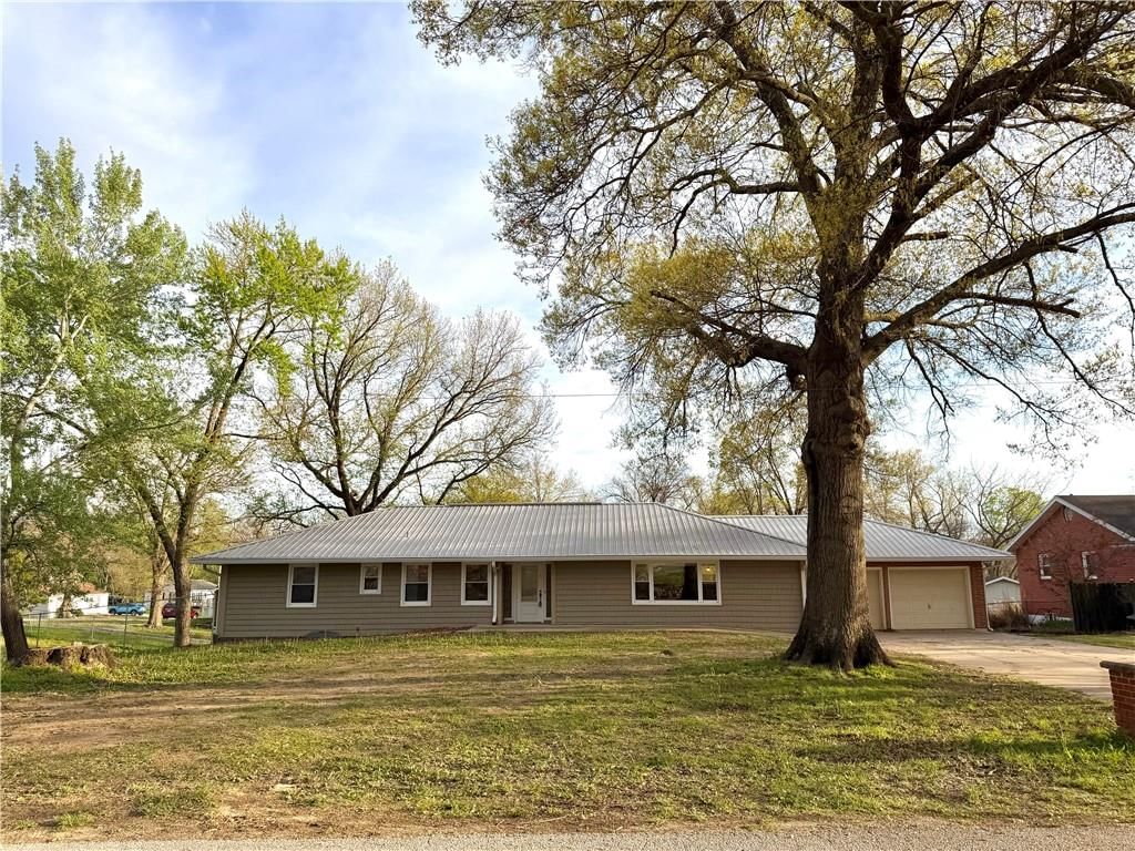 205 W Workman Street, Knob Noster, MO