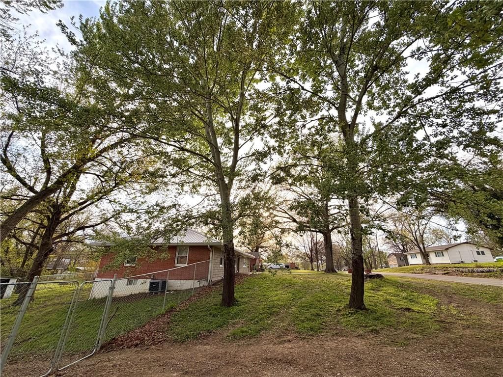 205 W Workman Street — photo 4