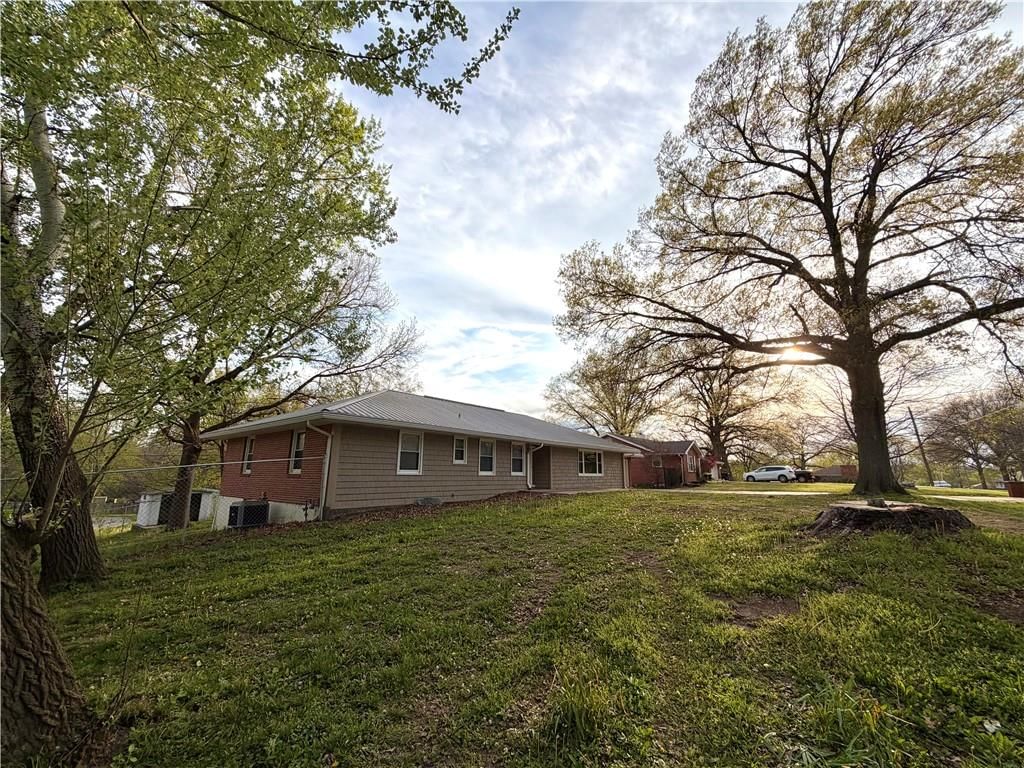 205 W Workman Street — photo 10