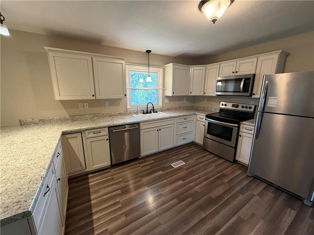 205 W Workman Street — photo 26