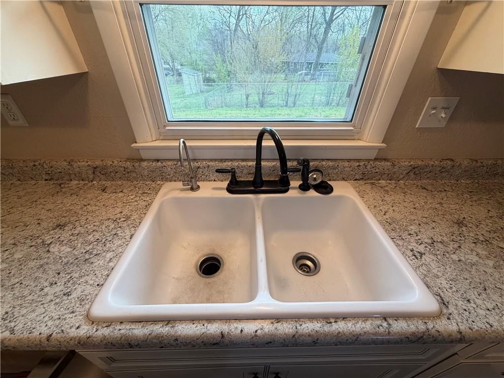 205 W Workman Street — photo 27