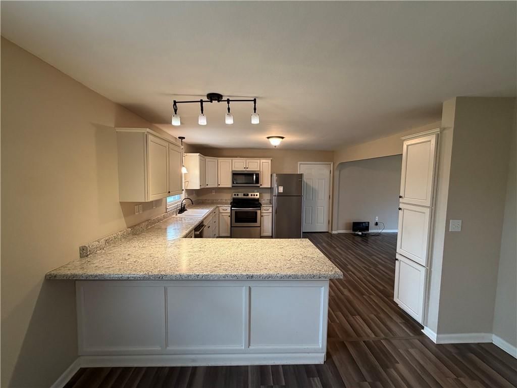 205 W Workman Street — photo 28