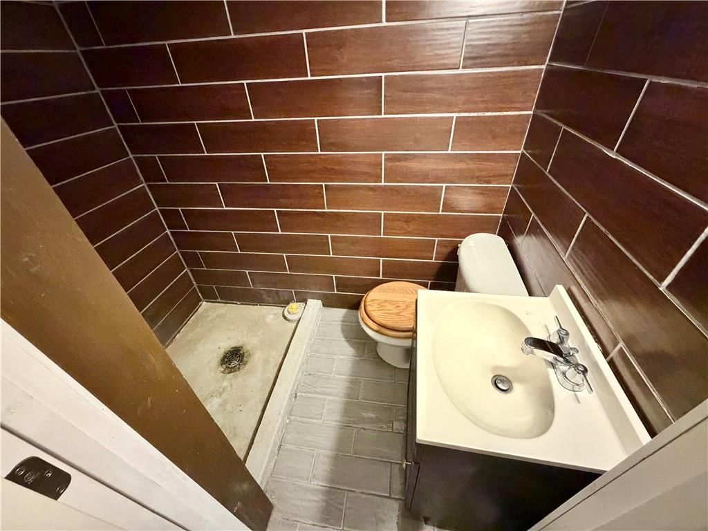 205 W Workman Street — photo 56