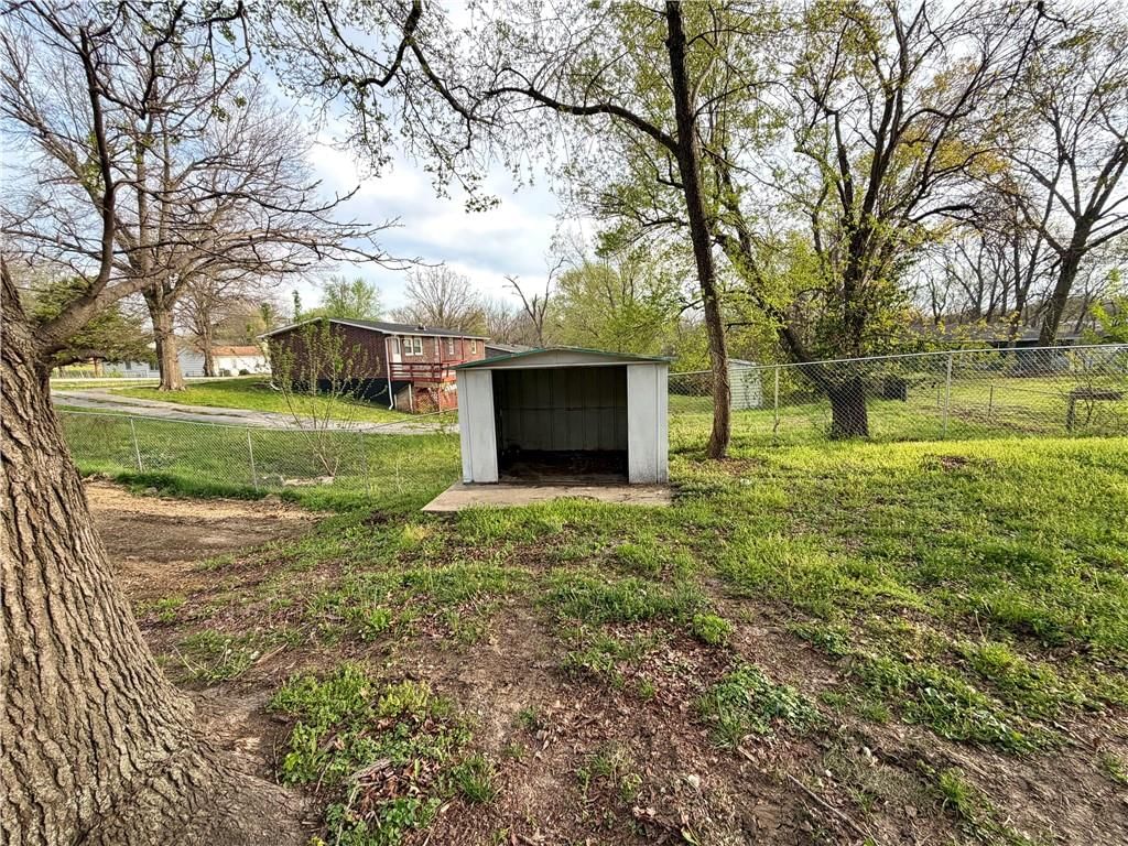 205 W Workman Street — photo 66