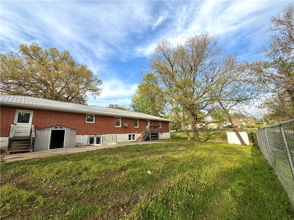 205 W Workman Street — photo 68