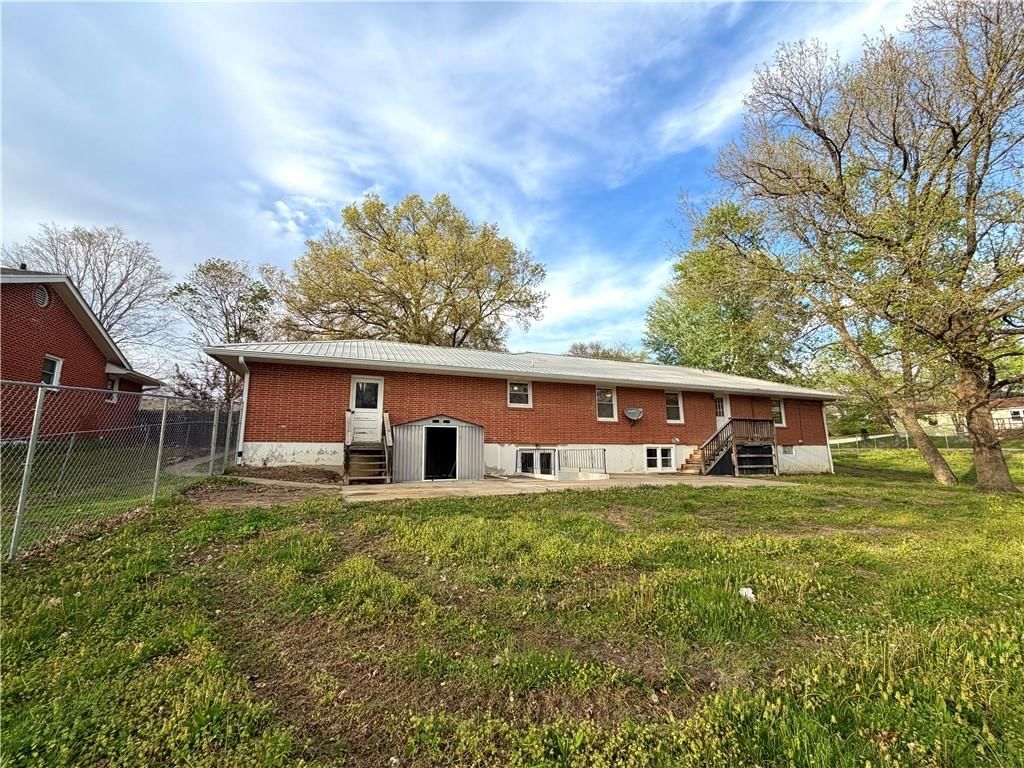 205 W Workman Street — photo 69