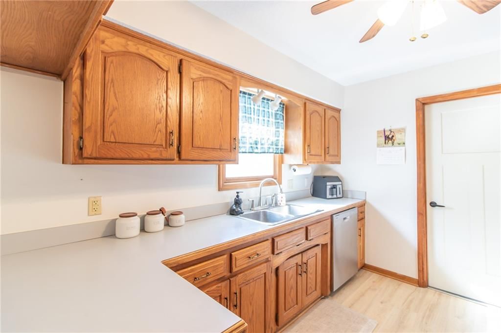 209 E 17th Street — photo 14