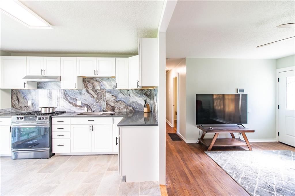 1211 N Cedar Crest Drive — photo 4
