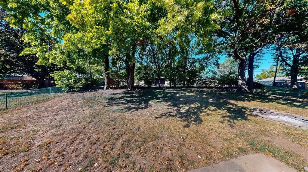909 NW Range Street — photo 3