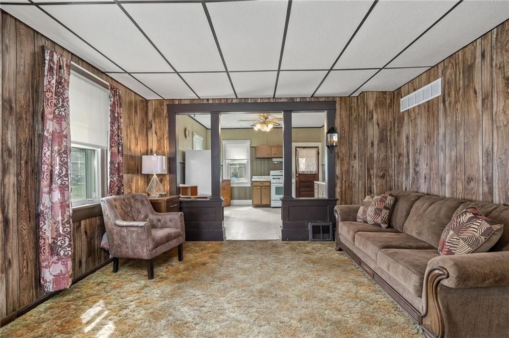 224 W Hyde Park Avenue — photo 2