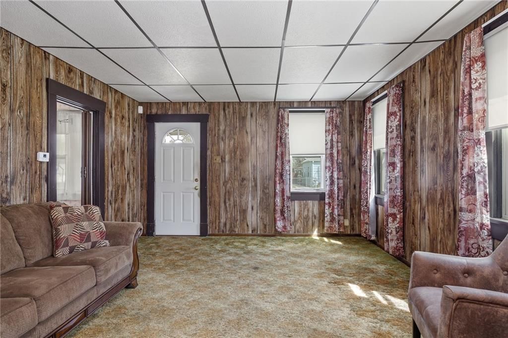 224 W Hyde Park Avenue — photo 3