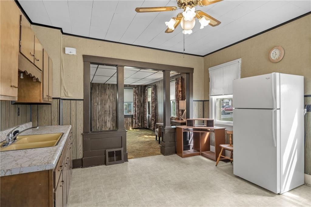 224 W Hyde Park Avenue — photo 10