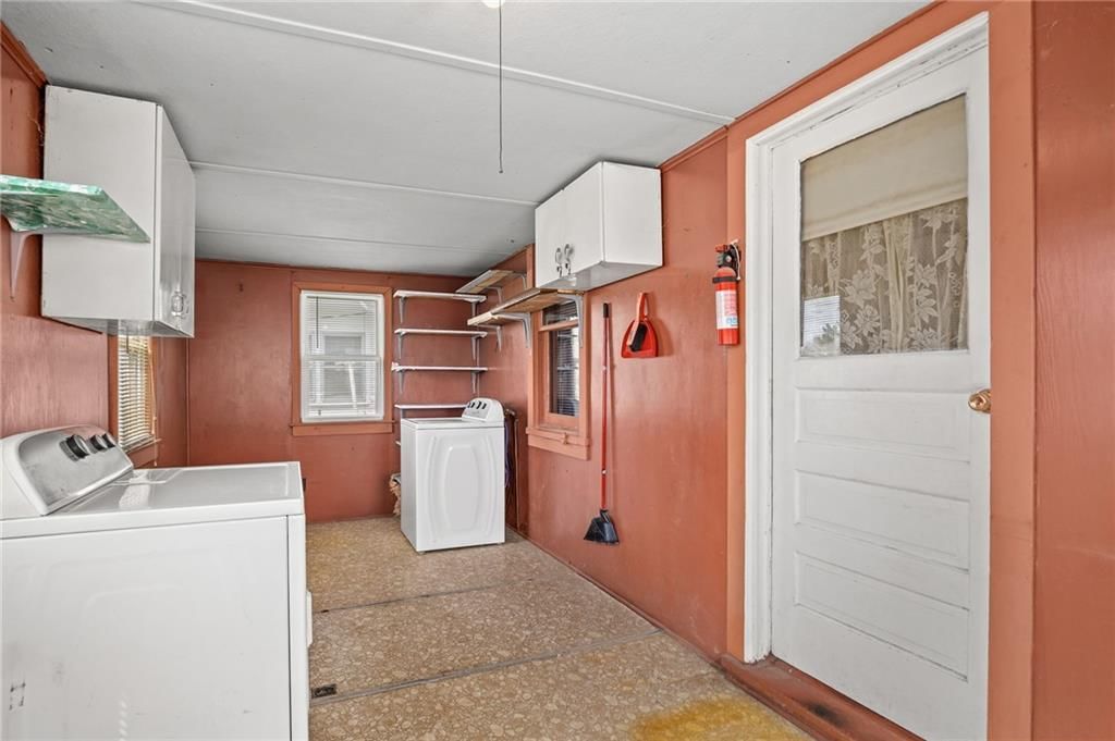 224 W Hyde Park Avenue — photo 11