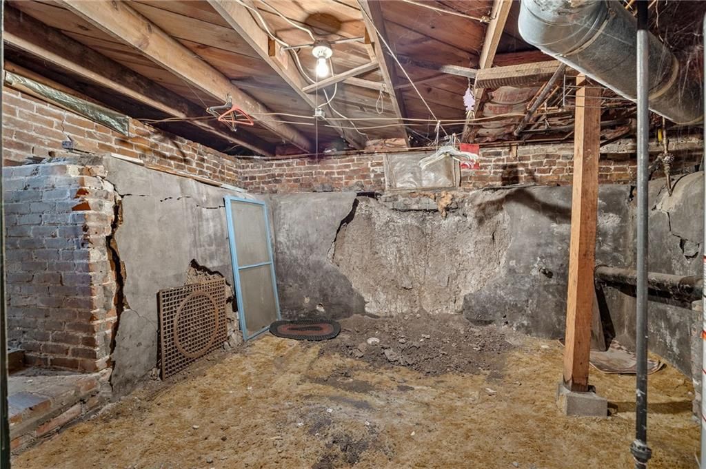 224 W Hyde Park Avenue — photo 15