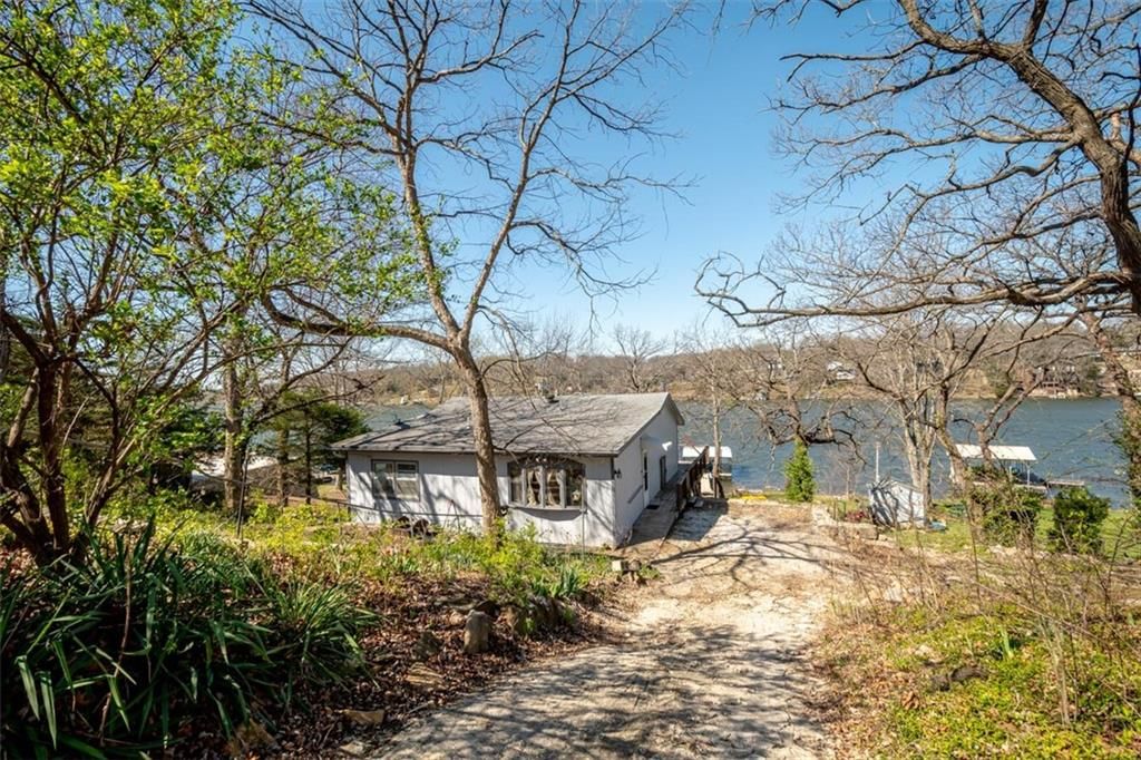 4929 SARATOGA Drive — photo 11