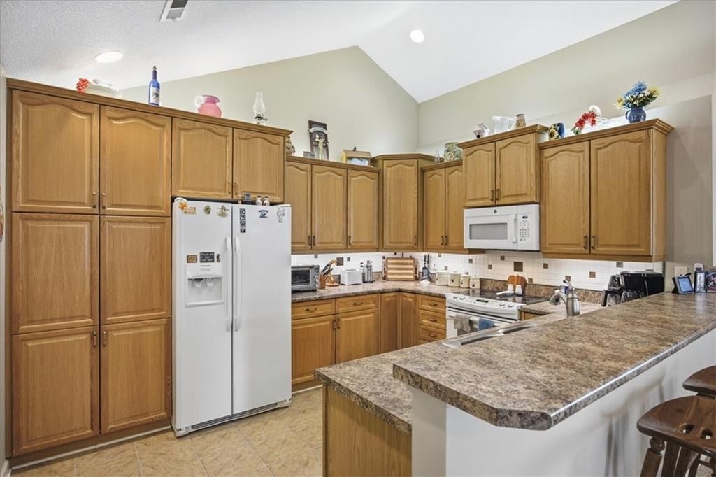 23144 W 71st Terrace — photo 11