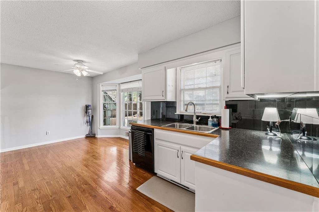 5124 Spring Avenue — photo 15