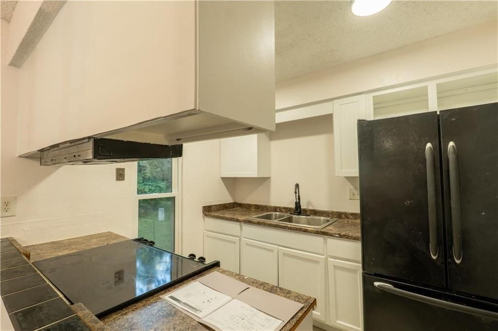 9525 Manning Avenue — photo 9
