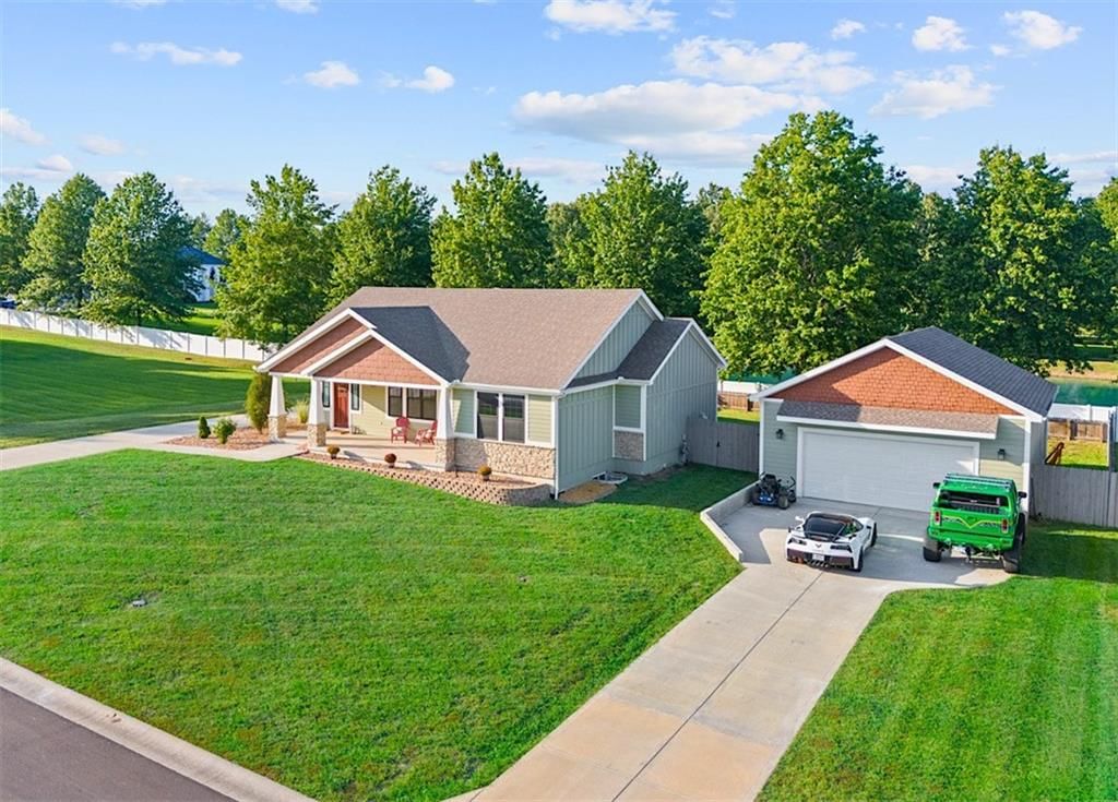 408 NW Rust Court — photo 3
