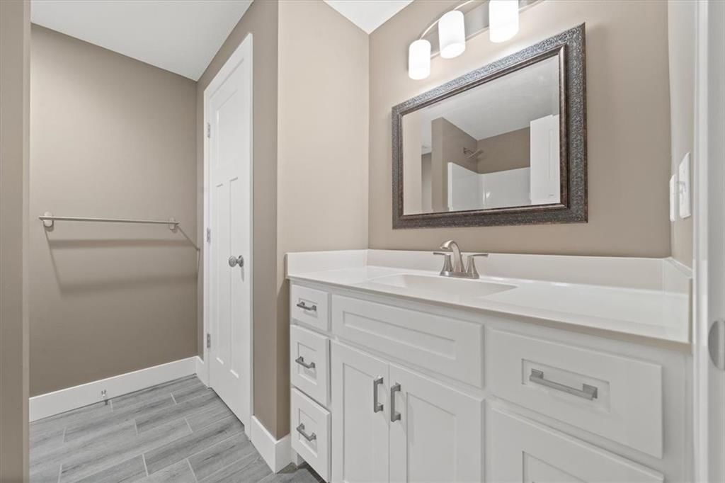 408 NW Rust Court — photo 43