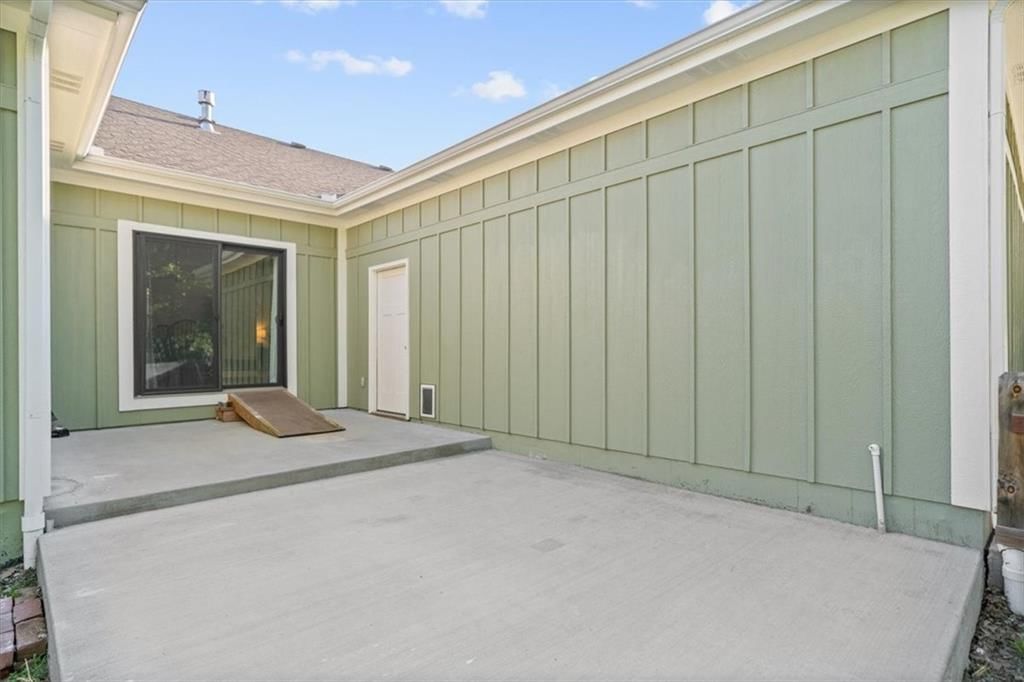 408 NW Rust Court — photo 47