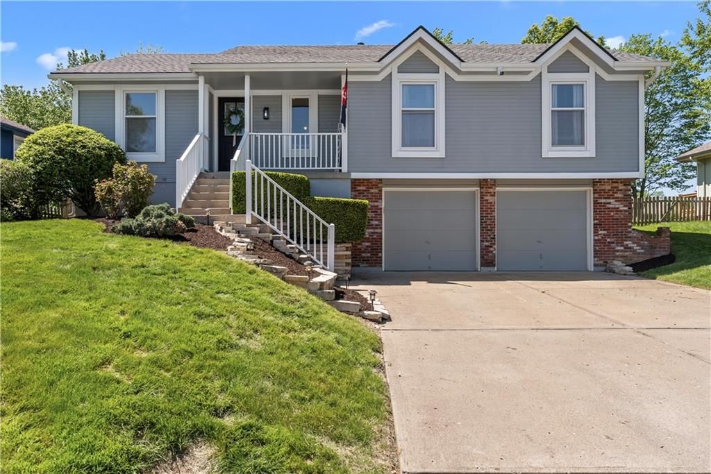 608 SE Shiloh Drive, Lee's Summit, MO
