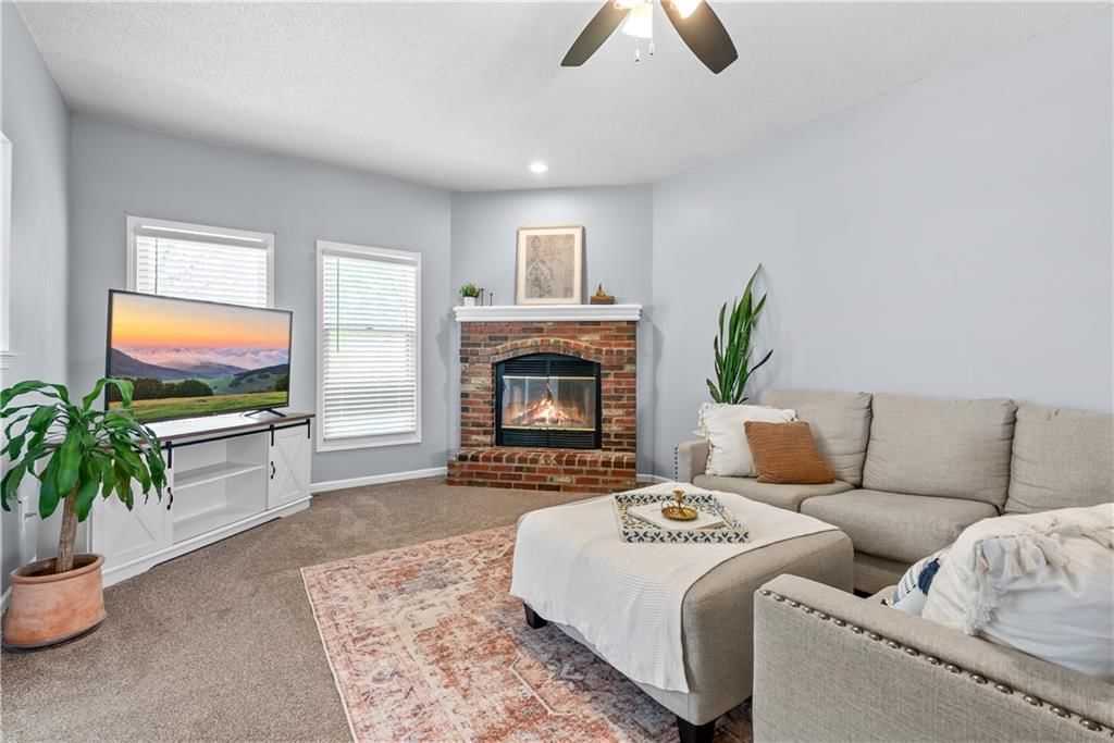 608 SE Shiloh Drive — photo 2