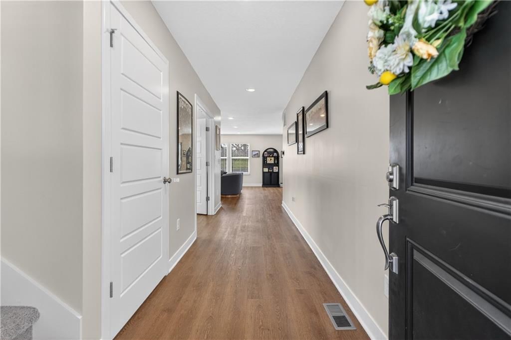 408 Woodview Drive — photo 3