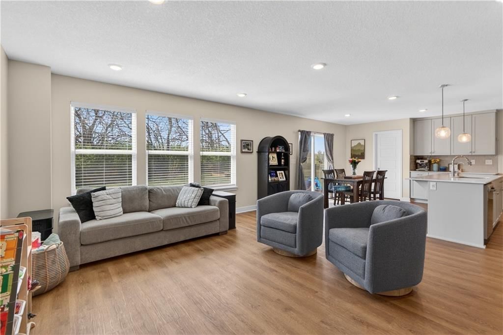 408 Woodview Drive — photo 5