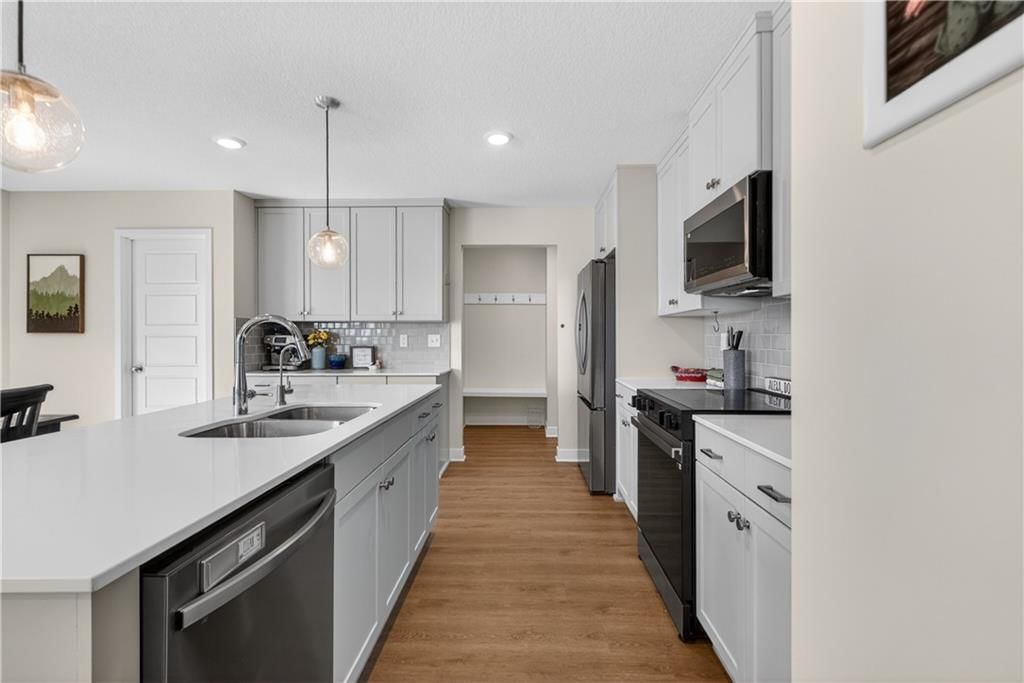 408 Woodview Drive — photo 11