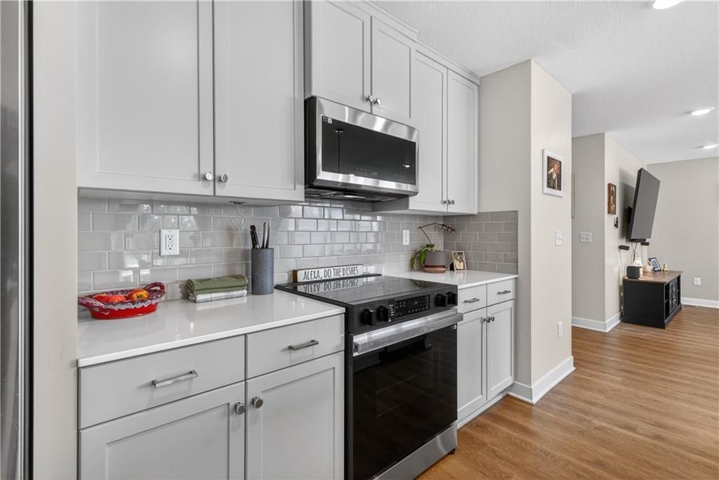 408 Woodview Drive — photo 13