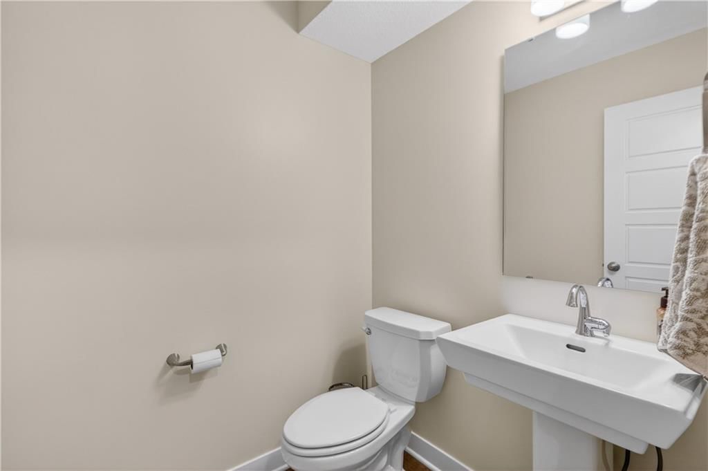 408 Woodview Drive — photo 14