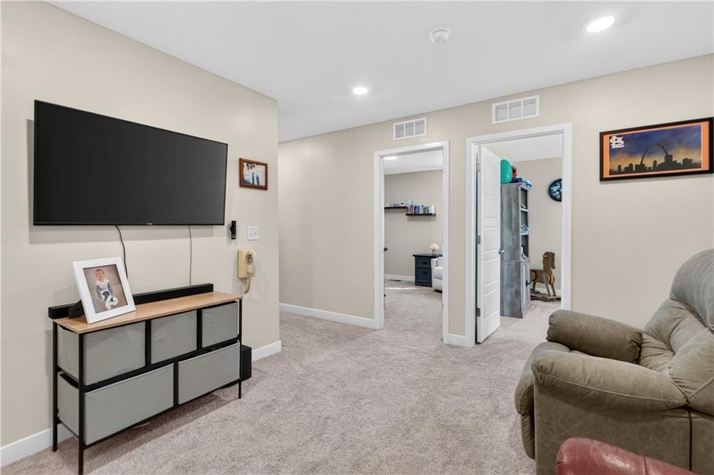 408 Woodview Drive — photo 38