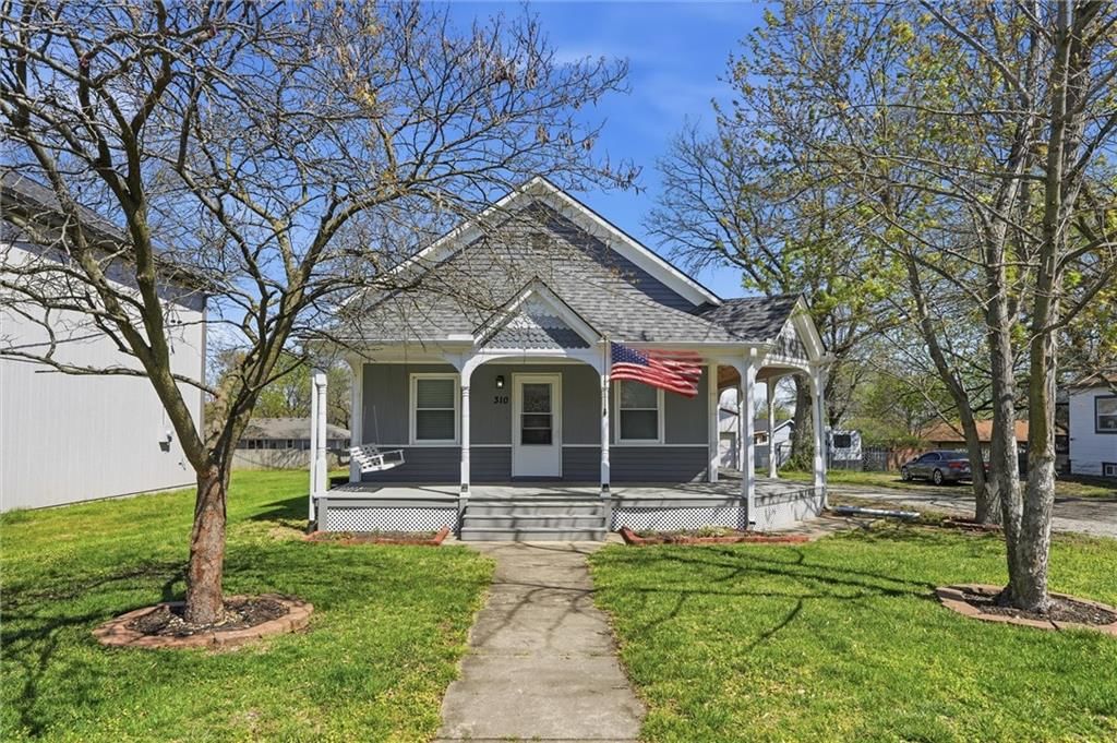 310 E Nichols Street — photo 2