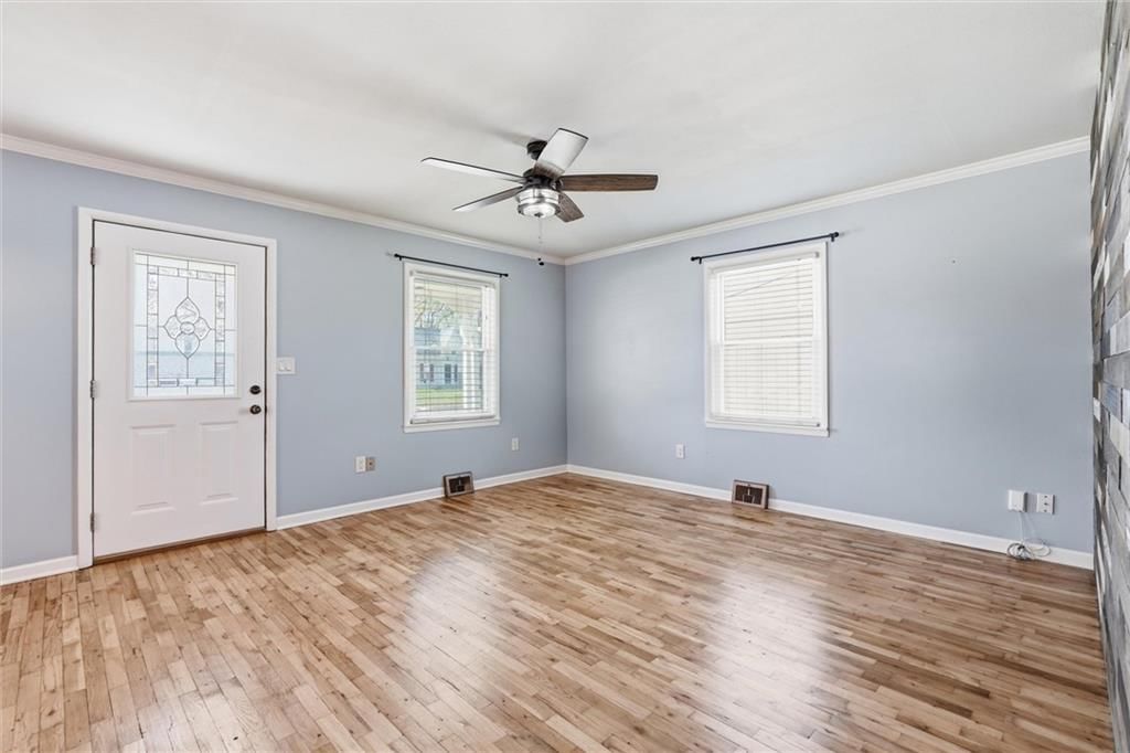 310 E Nichols Street — photo 4
