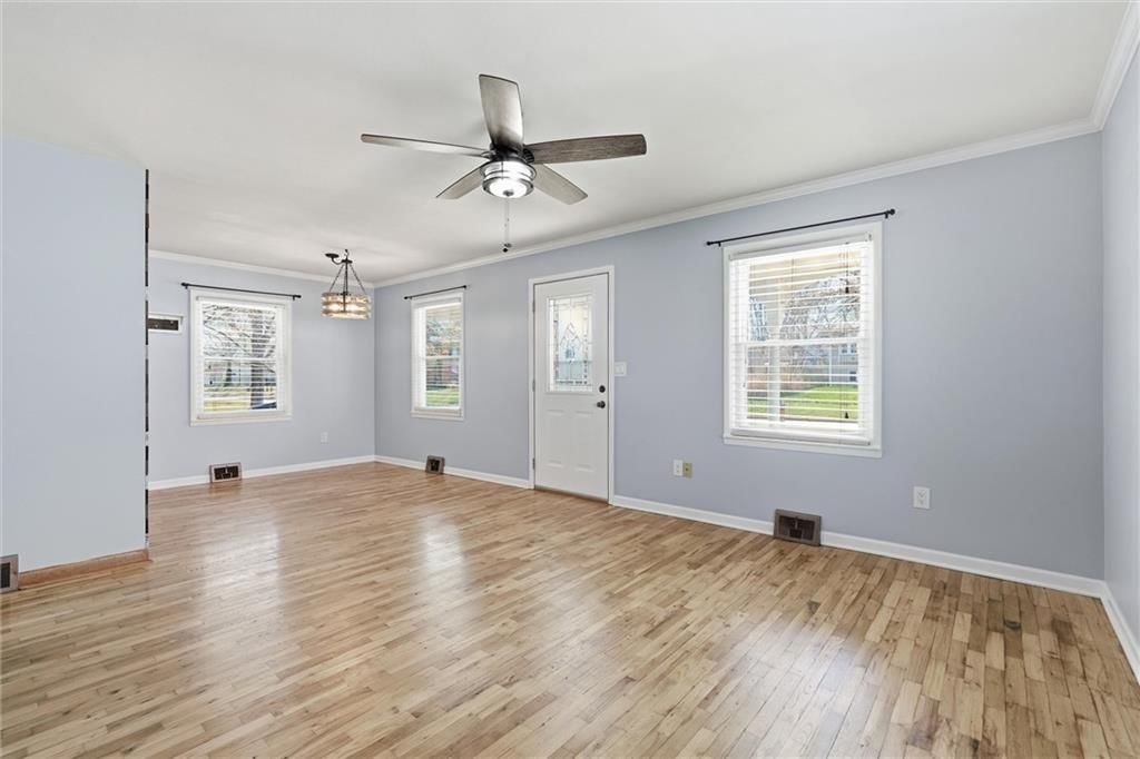 310 E Nichols Street — photo 5