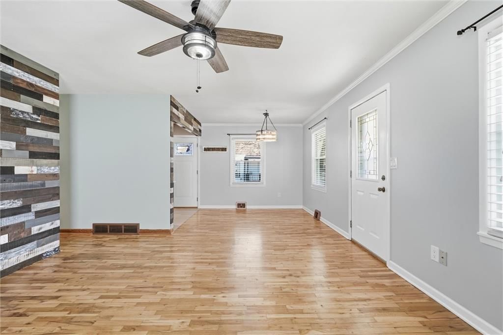 310 E Nichols Street — photo 6