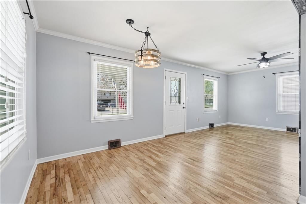 310 E Nichols Street — photo 7