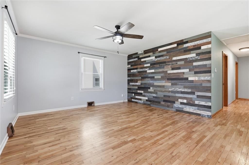 310 E Nichols Street — photo 9