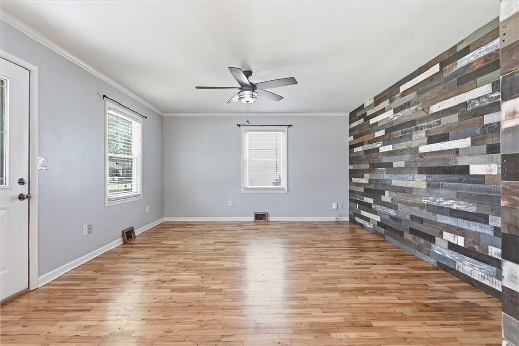 310 E Nichols Street — photo 10