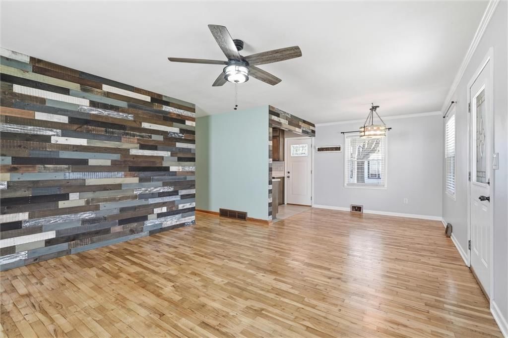 310 E Nichols Street — photo 11
