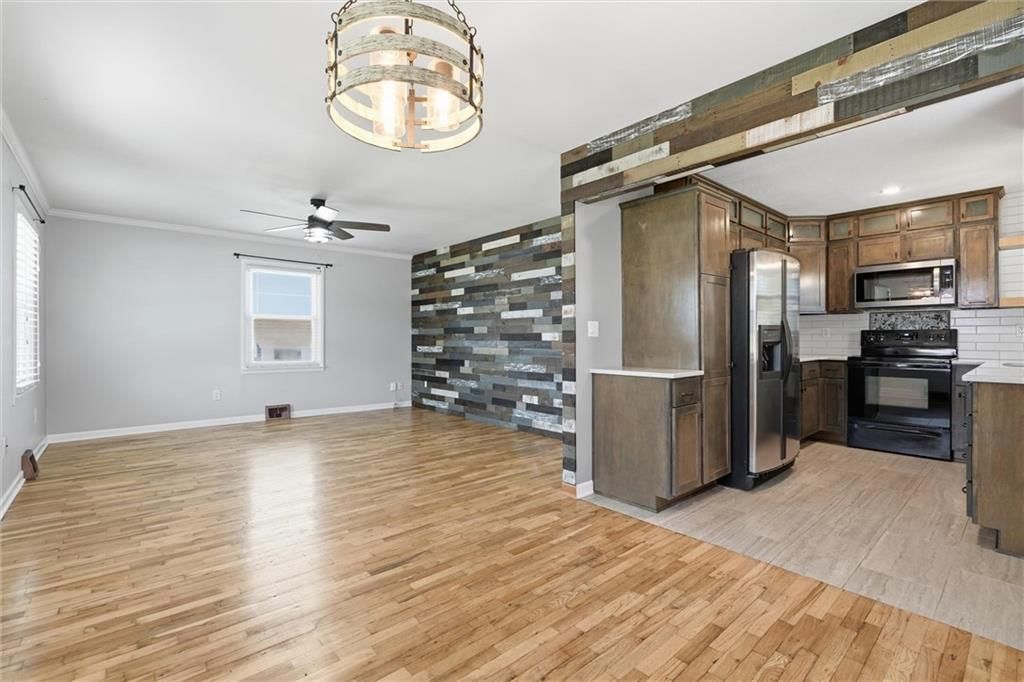 310 E Nichols Street — photo 12