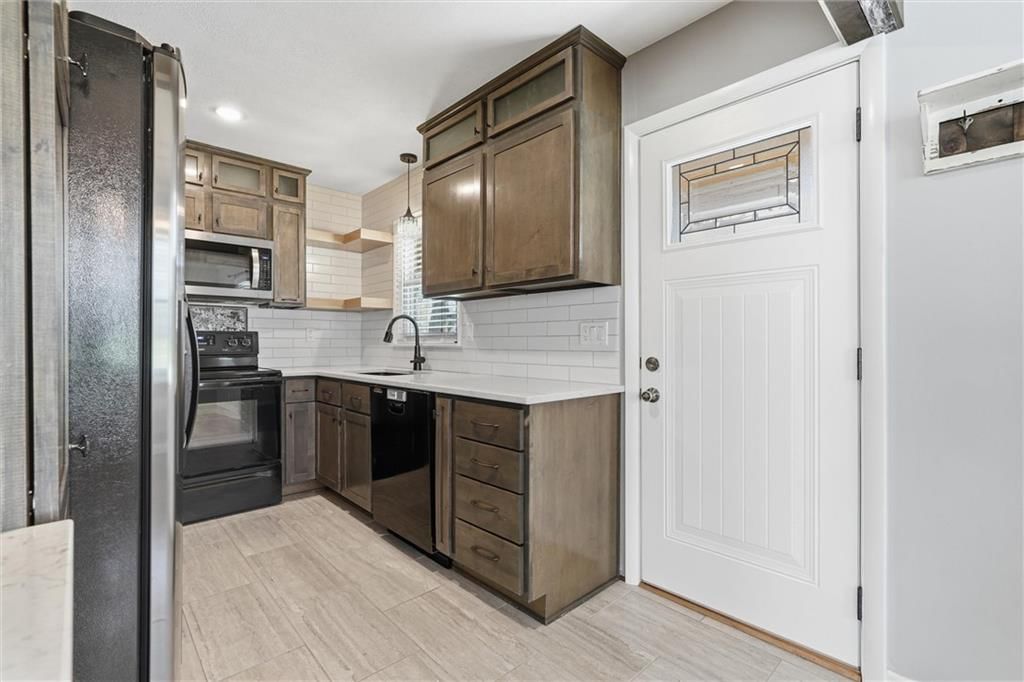 310 E Nichols Street — photo 13