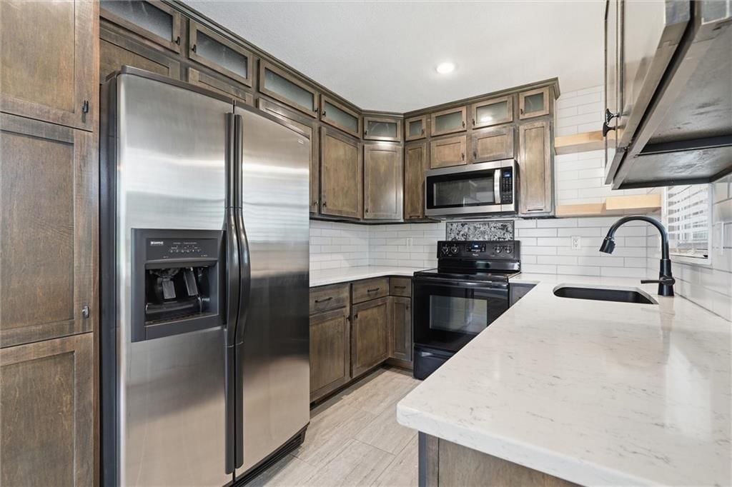 310 E Nichols Street — photo 15