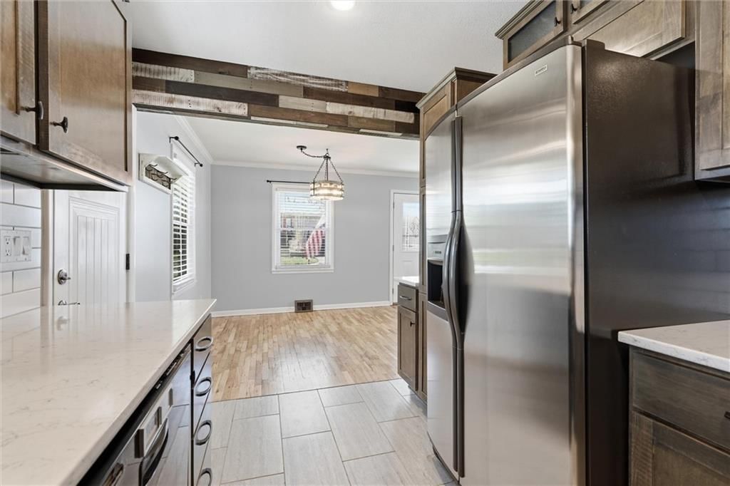 310 E Nichols Street — photo 17