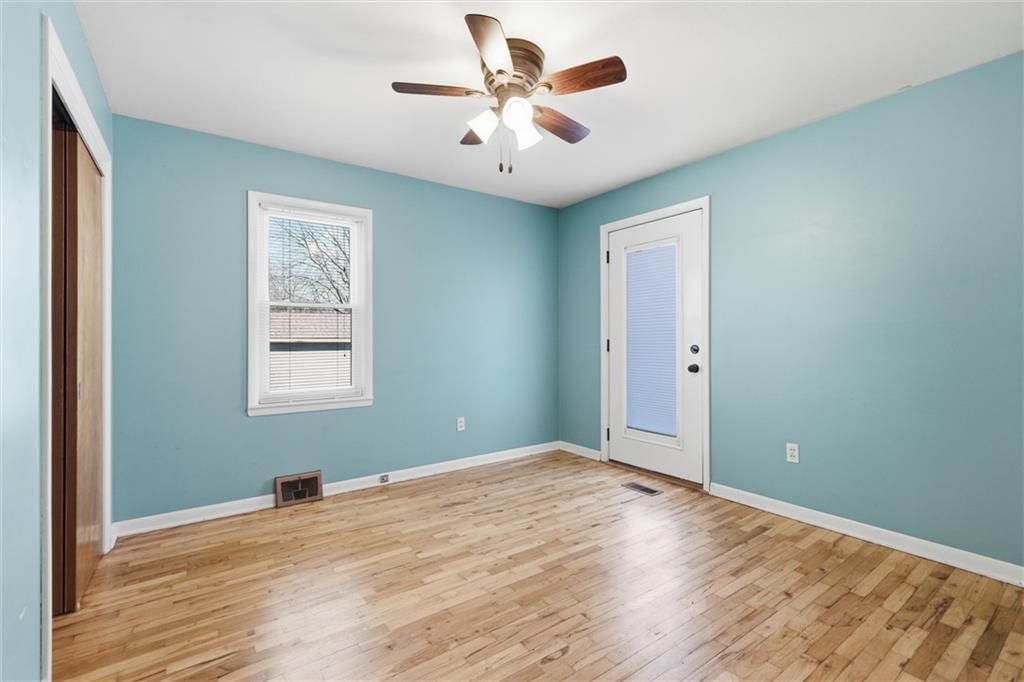310 E Nichols Street — photo 21