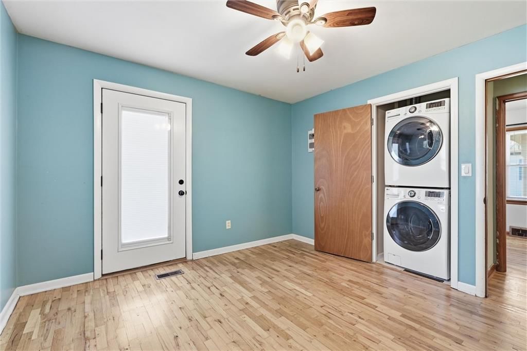 310 E Nichols Street — photo 24