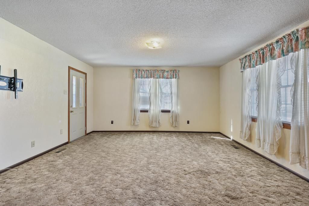 1015 E Pine Street — photo 4