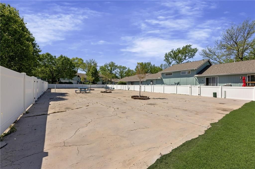 6525 W 49th Street — photo 34
